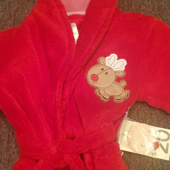 Robe - Picture 2 of 5